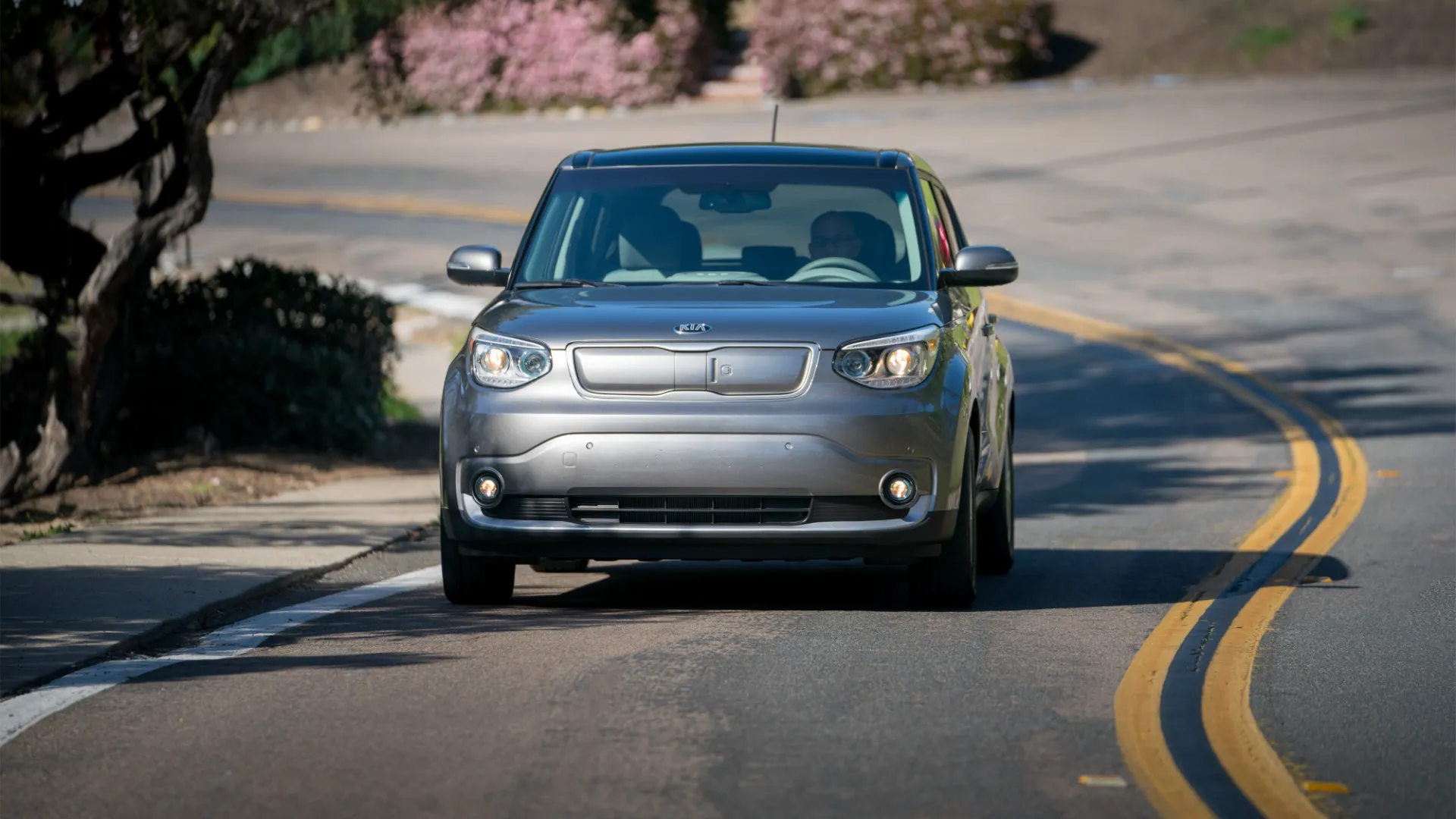 Beyond Cords: The Future of EVs with Wireless Connectivity