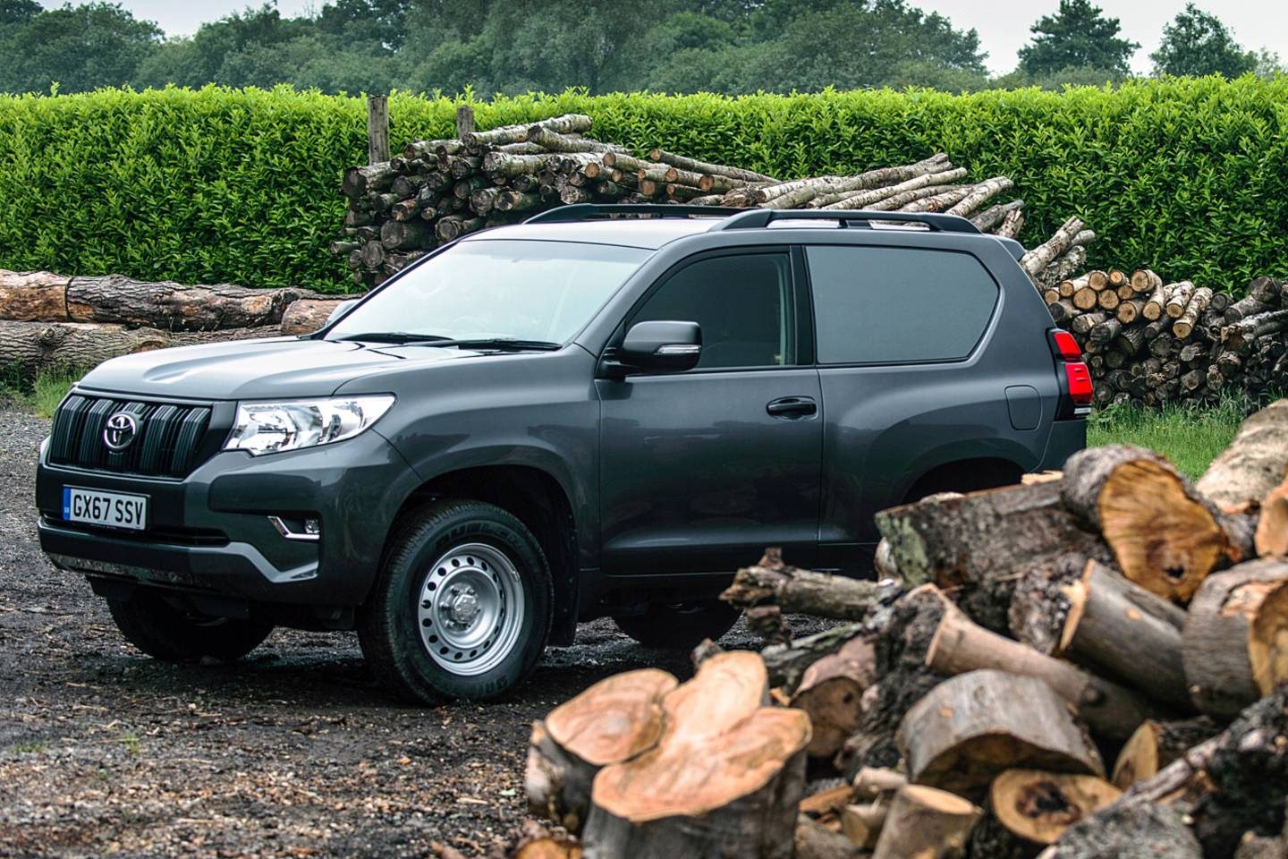 SUV Safety: The Fusion of Advanced Assistance and Collision Prevention